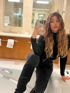 Faye escort in Dubai